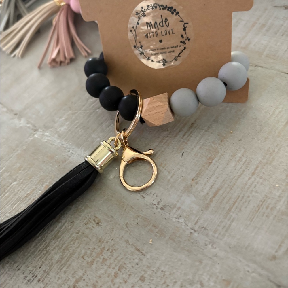 Hand Crafted Black and Gray Beaded Keychain Bracelet - Picture 3 of 4